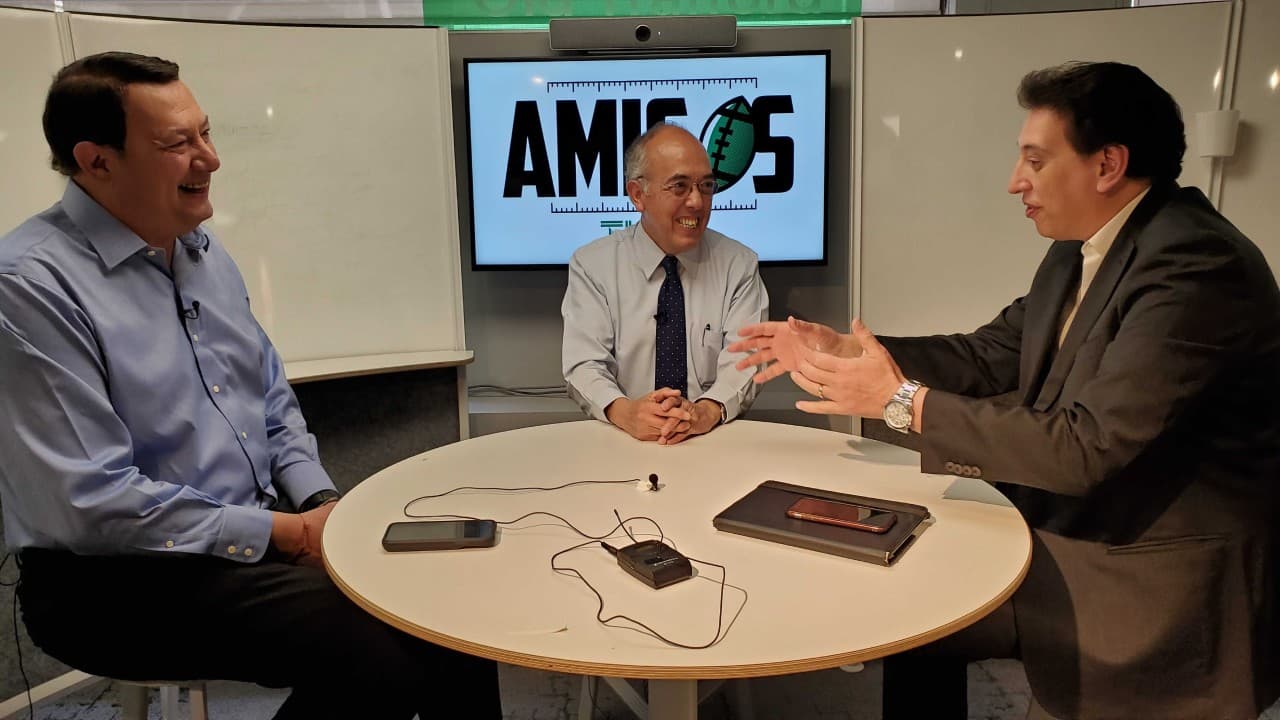 Toño, Pepe y Enrique platican desde la intimidad de la redacción de TUDN.