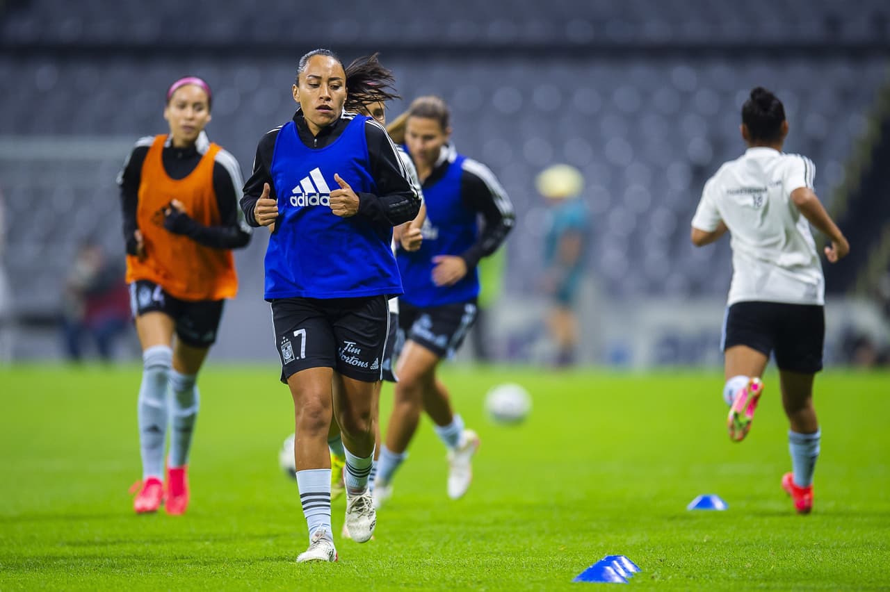 El Estadio Azteca recibía el juego de Ida de las Semifinales de Liga MX Femenil entre América y Tigres.