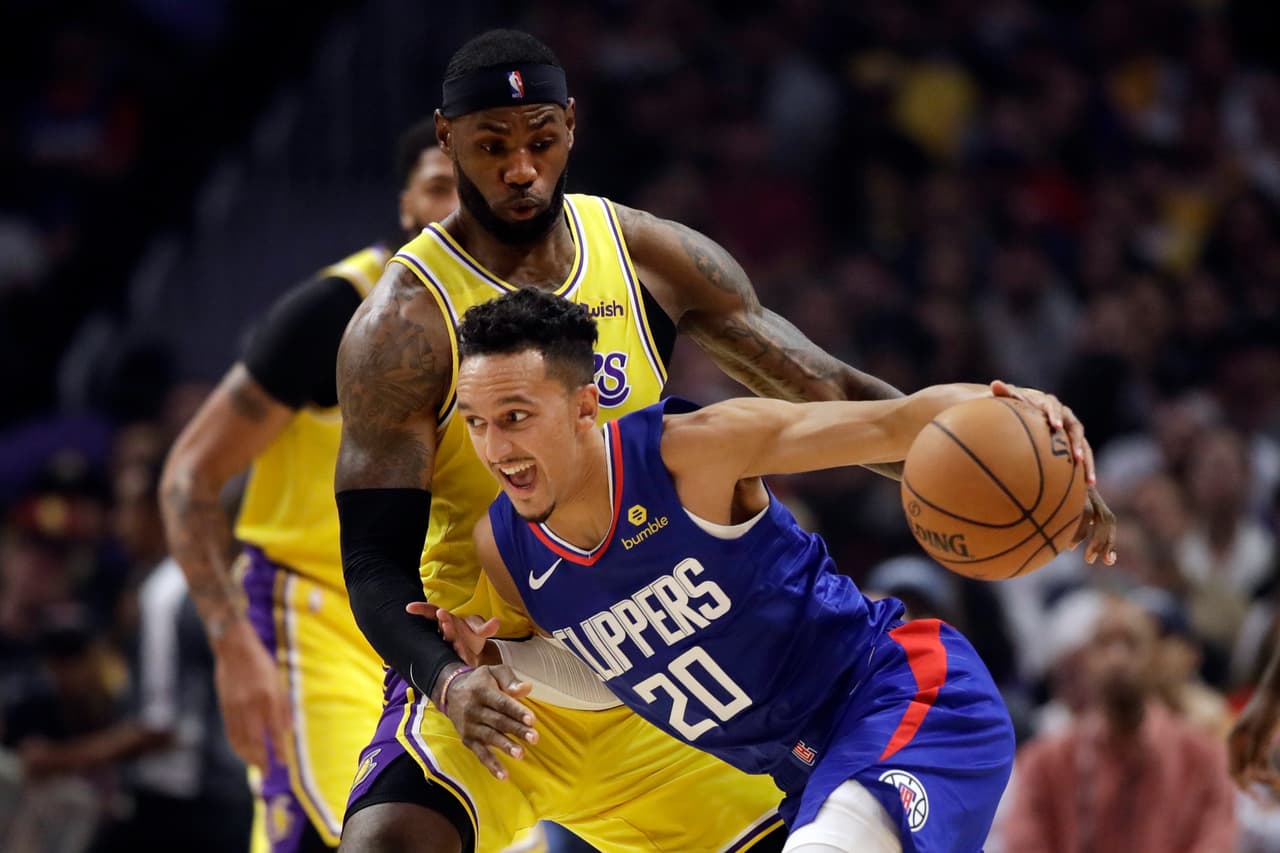 LA Lakers pierden 102-112 ante LA Clippers; Toronto Raptors vence 130-122 a New Orleans Pelicans.