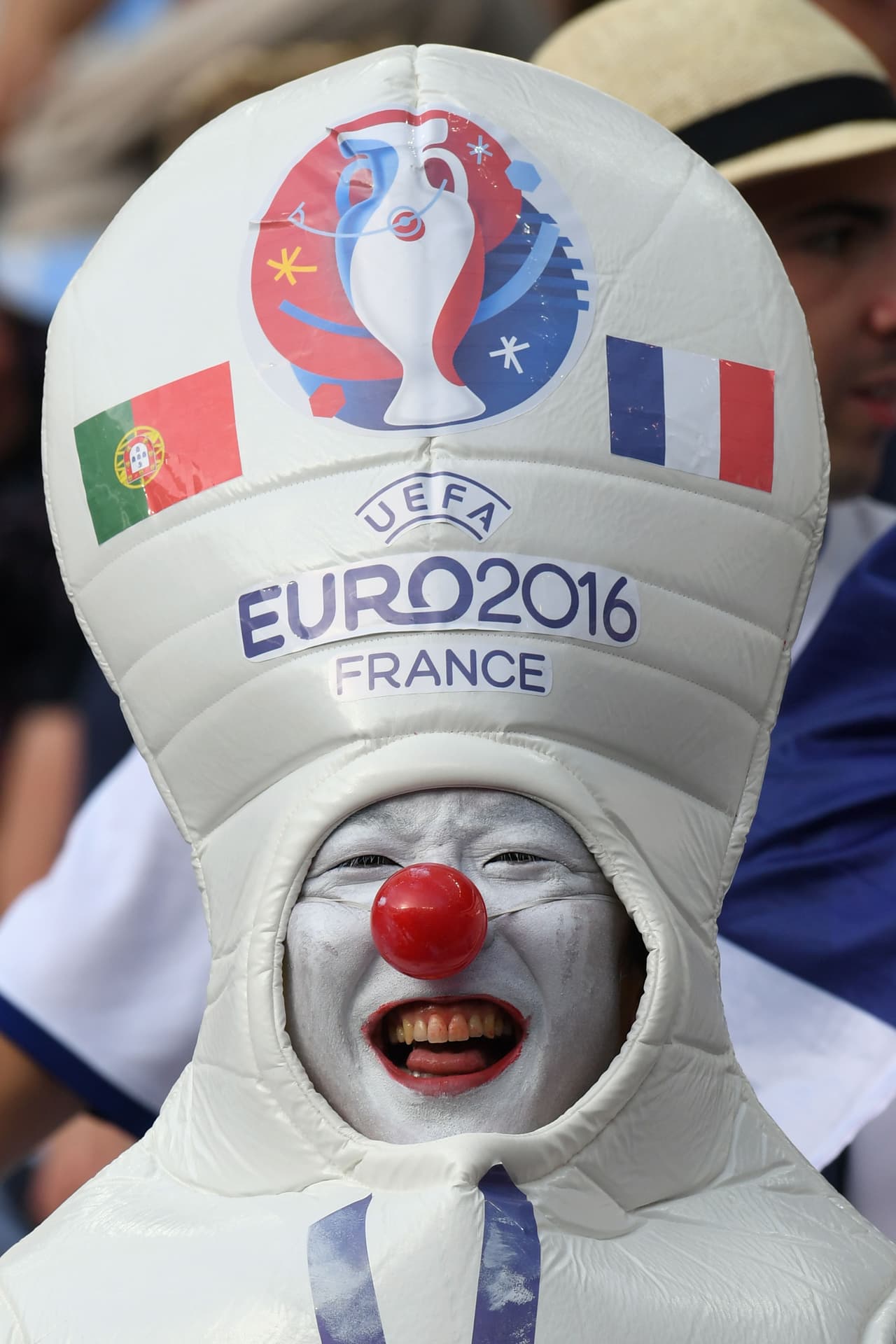 Excelente disfraz de este fan.