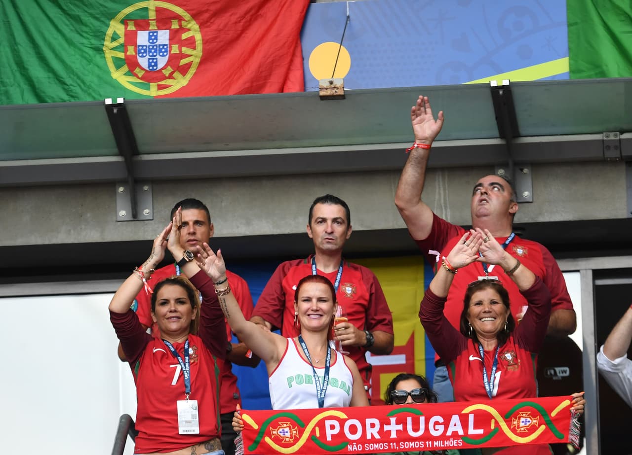 La familia del astro portugués, Cristina Ronaldo, llegaron al estadio para apoyarlo.
