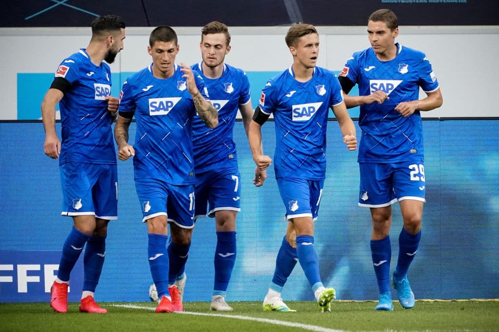 El Hoffenheim se queda con la victoria 3-1 sobre un Colonia que jugó la mayor parte del tiempo con 10 jugadores. Doblete de Baumgartner y uno más de Zuber y Kainz descontó para el Colonia.