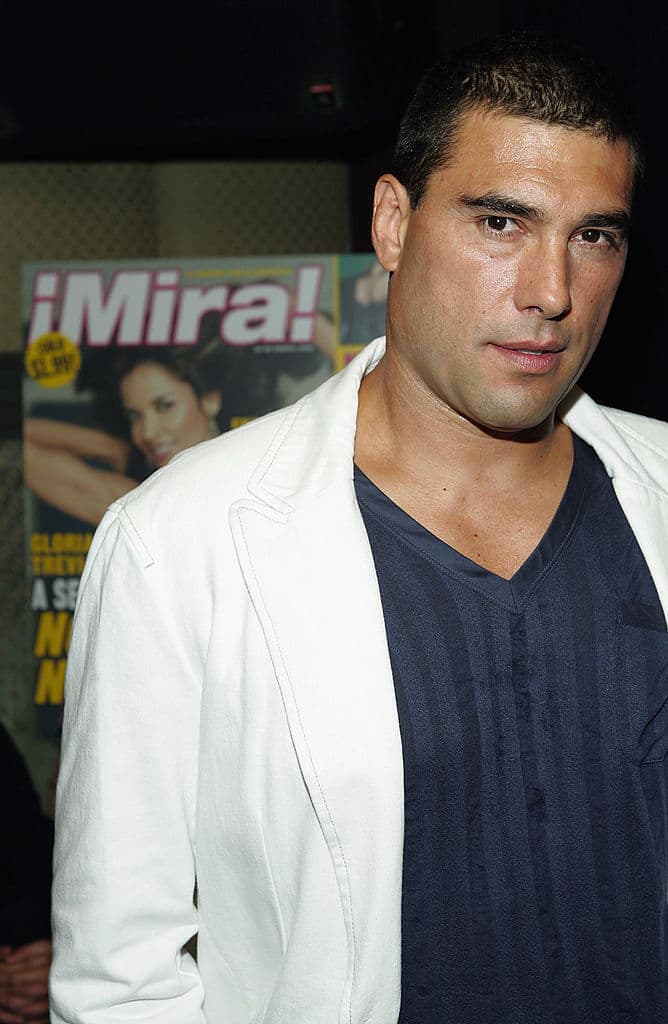 En esta tercera temporada se suma Eduardo Yañez como Antonio Alcalá y Humberto Zurita regresa como Epifanio Vargas.