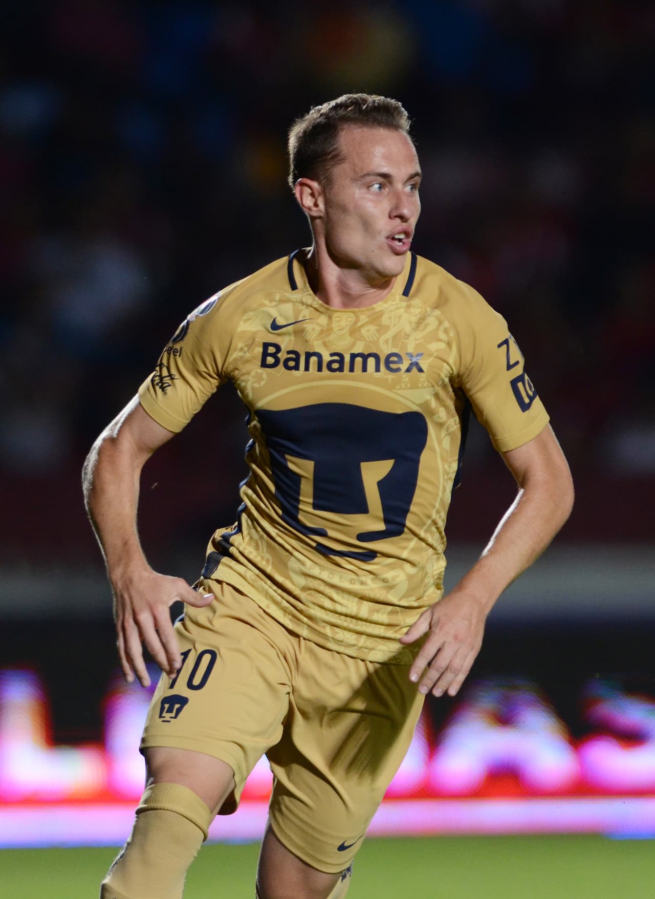Abraham González, Pumas, el mediocampista sumó 16 puntos en la fecha 15, cuenta con un valor de $2.5 millones mientras que cuenta con 75 puntos totales en lo que va del torneo.