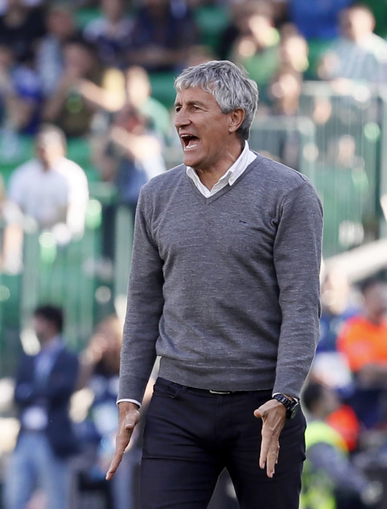 El entrenador del Betis, Quique Setién, vive un momento de separación con los fanáticos, que incluso ya piden su salida.