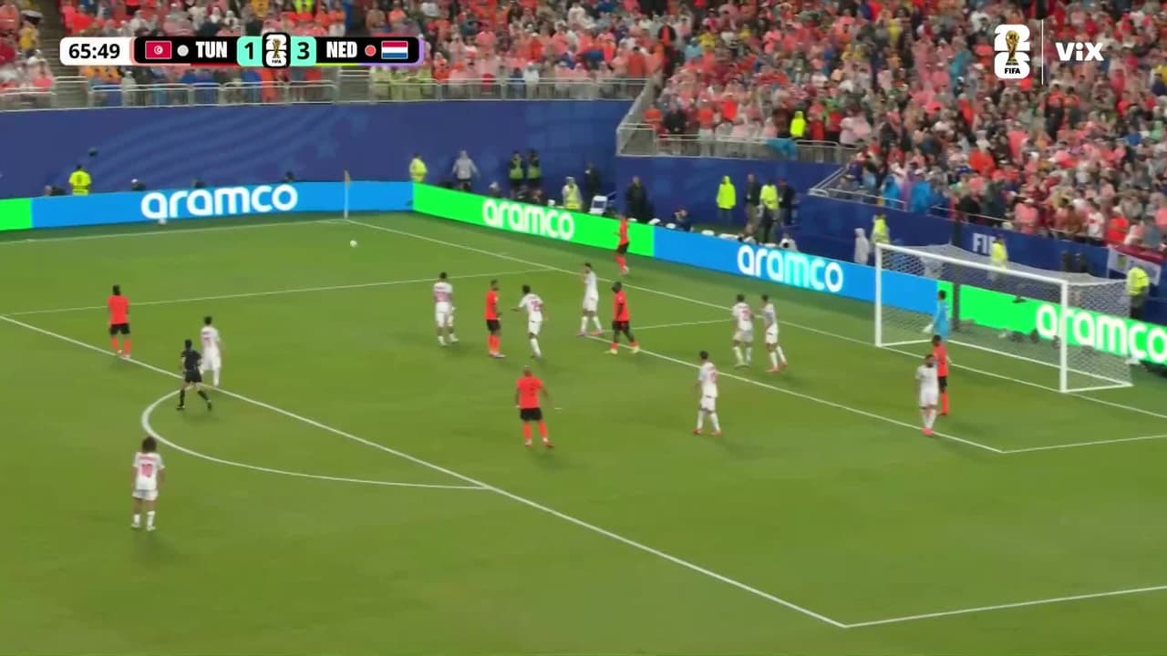 ¡El balón no quiere entrar en el arco de Túnez! En dos ocasiones se salvan