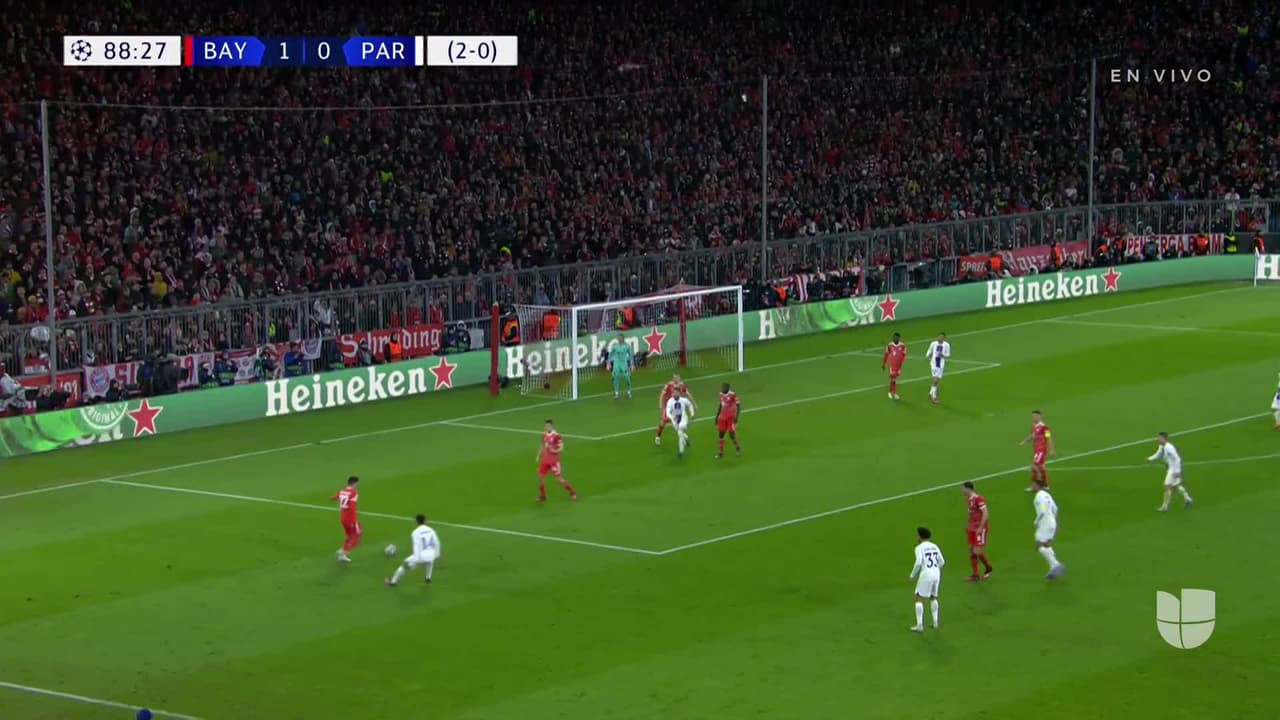 ¡GOL!  anota para FC Bayern München. Serge Gnabry