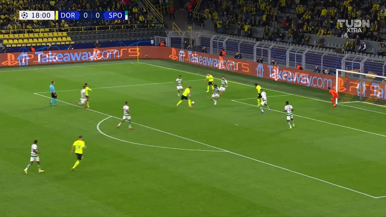 ¡TIRO ATAJADO! disparo por Marco Reus.