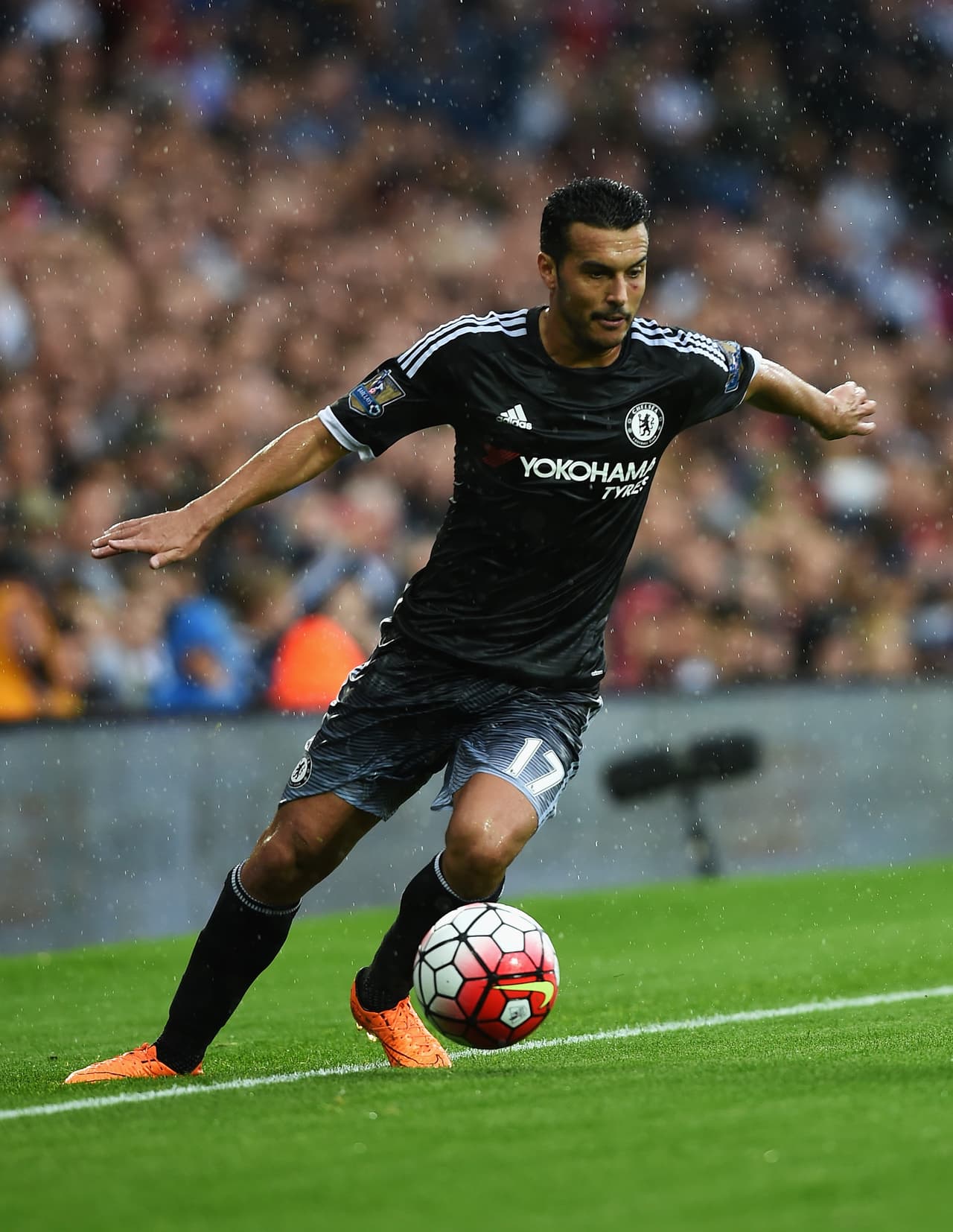 Pedro Rodríguez dejó al Barcelona para convertirse en nuevo jugador del Chelsea de Inglaterra. El delantero español prefirió abandonar al club azulgrana para tener minutos, un nuevo reto y a cambio de una suma cercana a los 25 millones de euros.