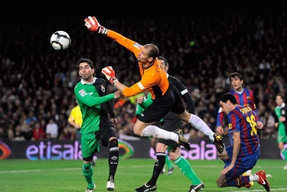 EL Barcelona tuvo varias oportunidades ante un Racing desconcertado y que dio muchas facilidades.