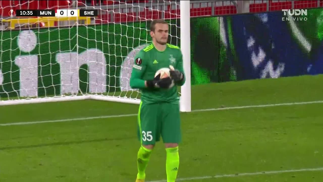 ¡TIRO ATAJADO! disparo por Antony.