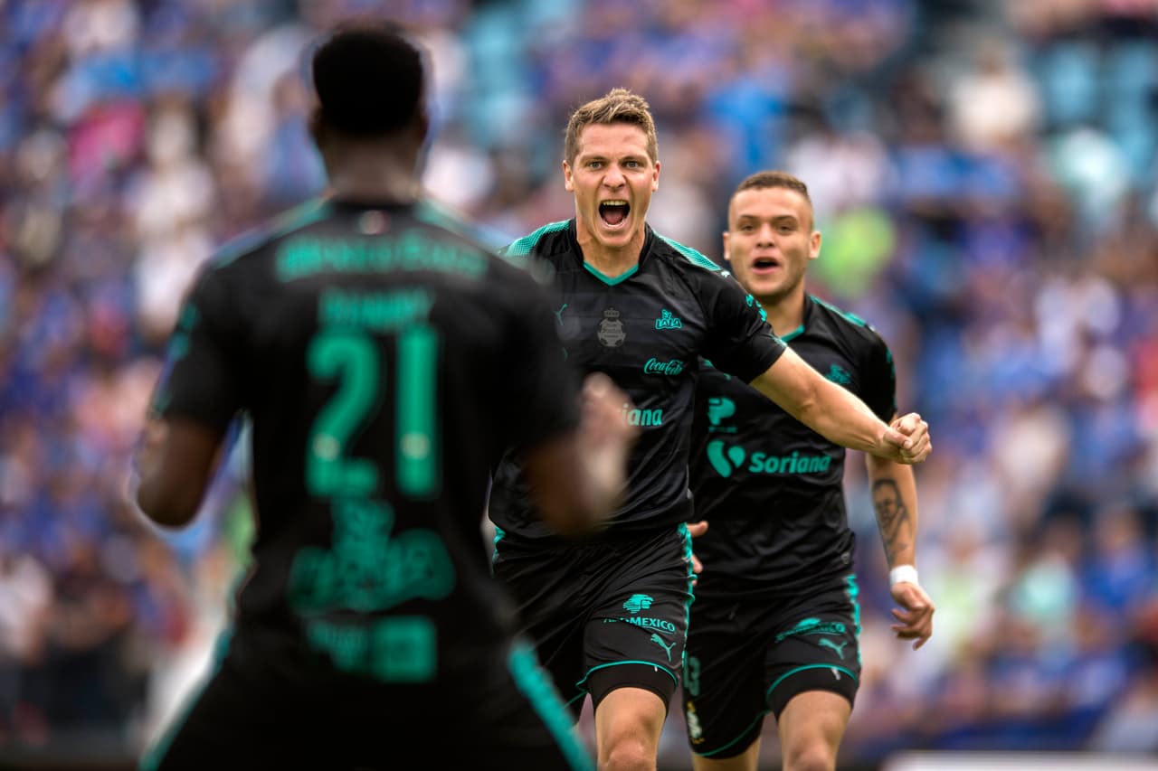 01 Santos: 26 puntos producto de 8 victorias, 2 empates y 2 derrotas con 22 goles a favor y 11 en contra.