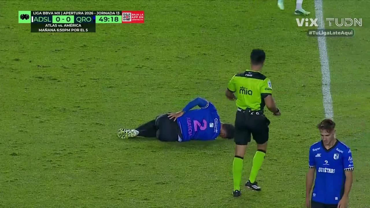 ¡Caballazo! Abascia se lleva un golpazo y queda dolido en el césped