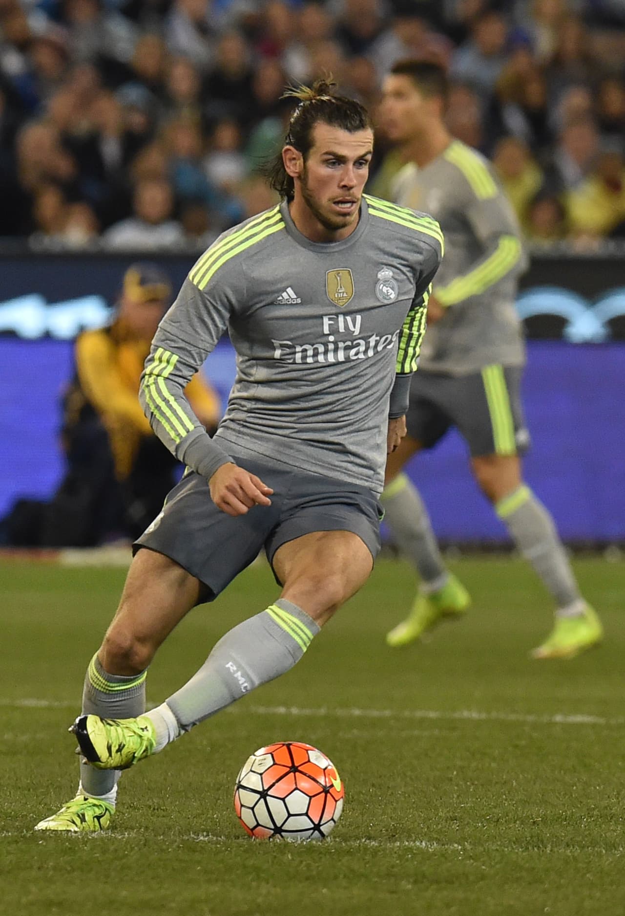 El apodado 'Expreso de Cardiff' es un jugador con talento de sobra y una velocidad sin igual que conduce rapidísimo y tiene facilidad para generar ocasiones y disparar a gol.