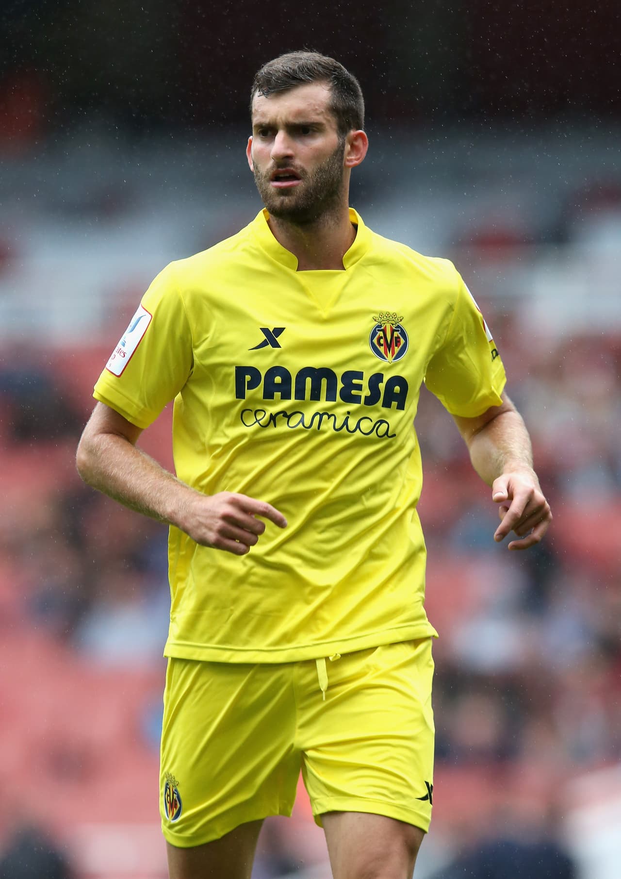 23 Léo Baptistão, Villarreal: Es un joven delantero de 22 años surgido de la cantera del Rayo Vallecano donde jugó la campaña pasada y tuvo un buen inicio marcando siete goles hasta que una lesión lo alejó de los terrenos de juego. Será junto a Soldado, el referente ofensivo del Villarreal que está proyectado como una de las revelaciones de la nueva temporada en España.