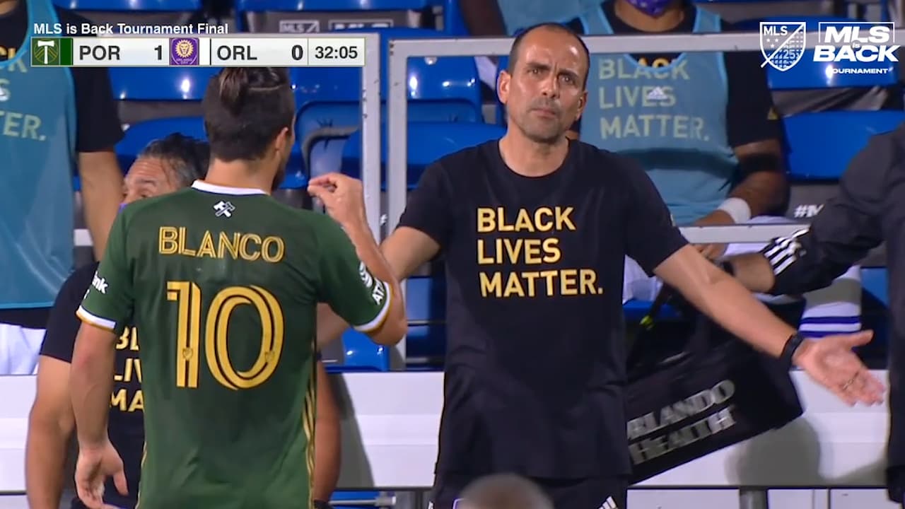 ¡Se calientan los ánimos en la final! Sebastián Blanco encara al técnico Óscar Pareja