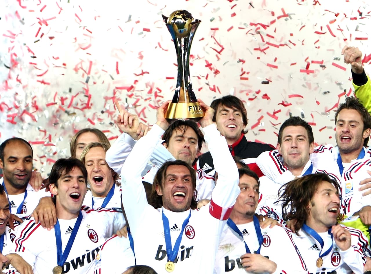 Kaká fue parte del Milán campeón de Mundial de Clubes en 2007. La prensa brasileña dice que podría llegar a ser directivo de este club o de Sao Paulo.