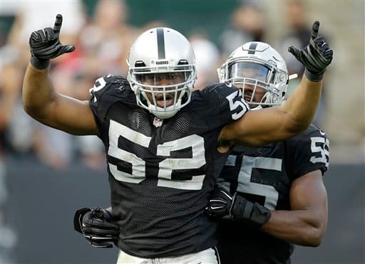 #2 Khalil Mack, OLB, Oakland Raiders: No hay duda del dominio de Mack por el borde. Exhibe la fuerza explosiva y potencia ante la carrera. Intimida a tckales ofensivos y alas cerradas (AP-NFL).