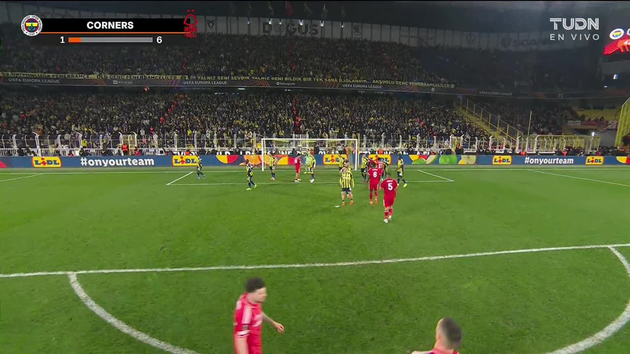 ¡GOL!  anota para Nottingham Forest. Igor Jesus