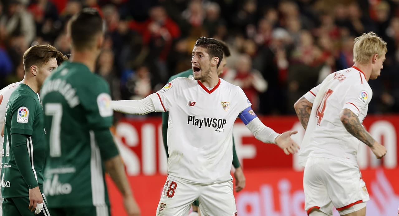 Festejaba todo el sevillismo, en su casa, una anotación que ilusionaba con cambiar el chip para la segunda mitad.