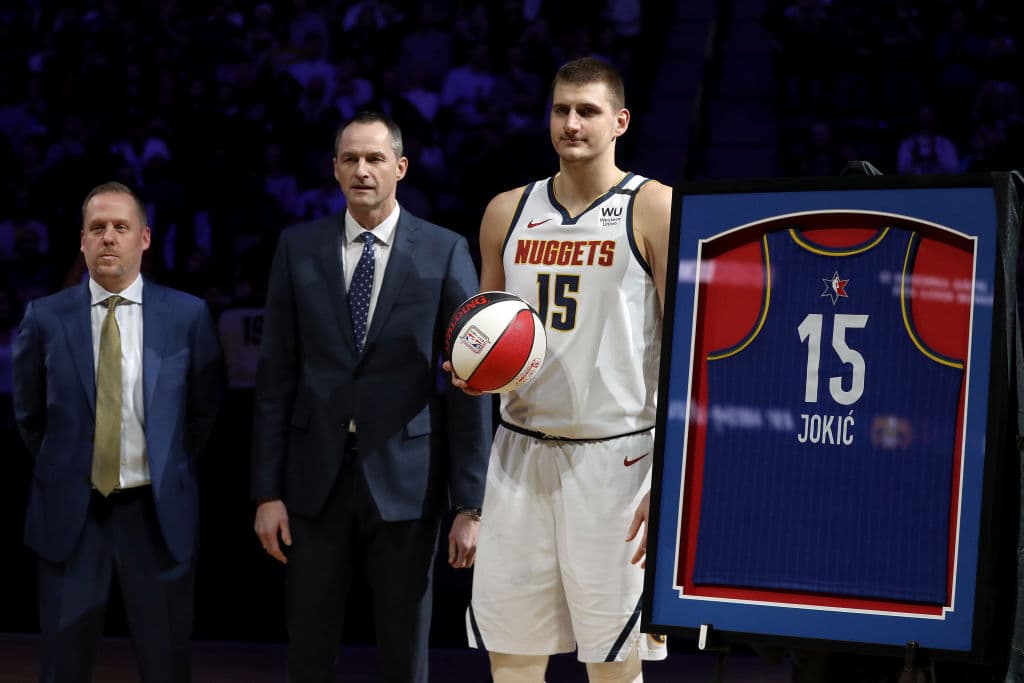 La sombra de Carmelo Anthony con los Denver Nuggets está quedando atrás, pues Jokic ha demostrado que ha llegado para romper récords y ser la nueva figura.