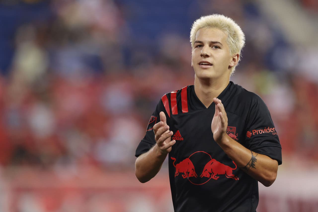 Fue un 1-0 sellado por el defensor John Tolkin. 
<br>