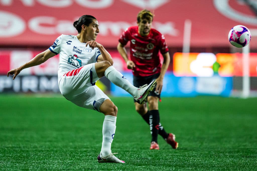 El conjunto de Tijuana se quedó sin posibilidades de seguir compitiendo en el Guard1anes 2020. | Víctor Guzmán (36’) y Roberto de la Rosa (73’) sellaron el triunfo para los de Pezzolano. Tijuana se enfrentará a Querétaro y Pachuca se medirá a Necaxa en la última jornada de la competición.