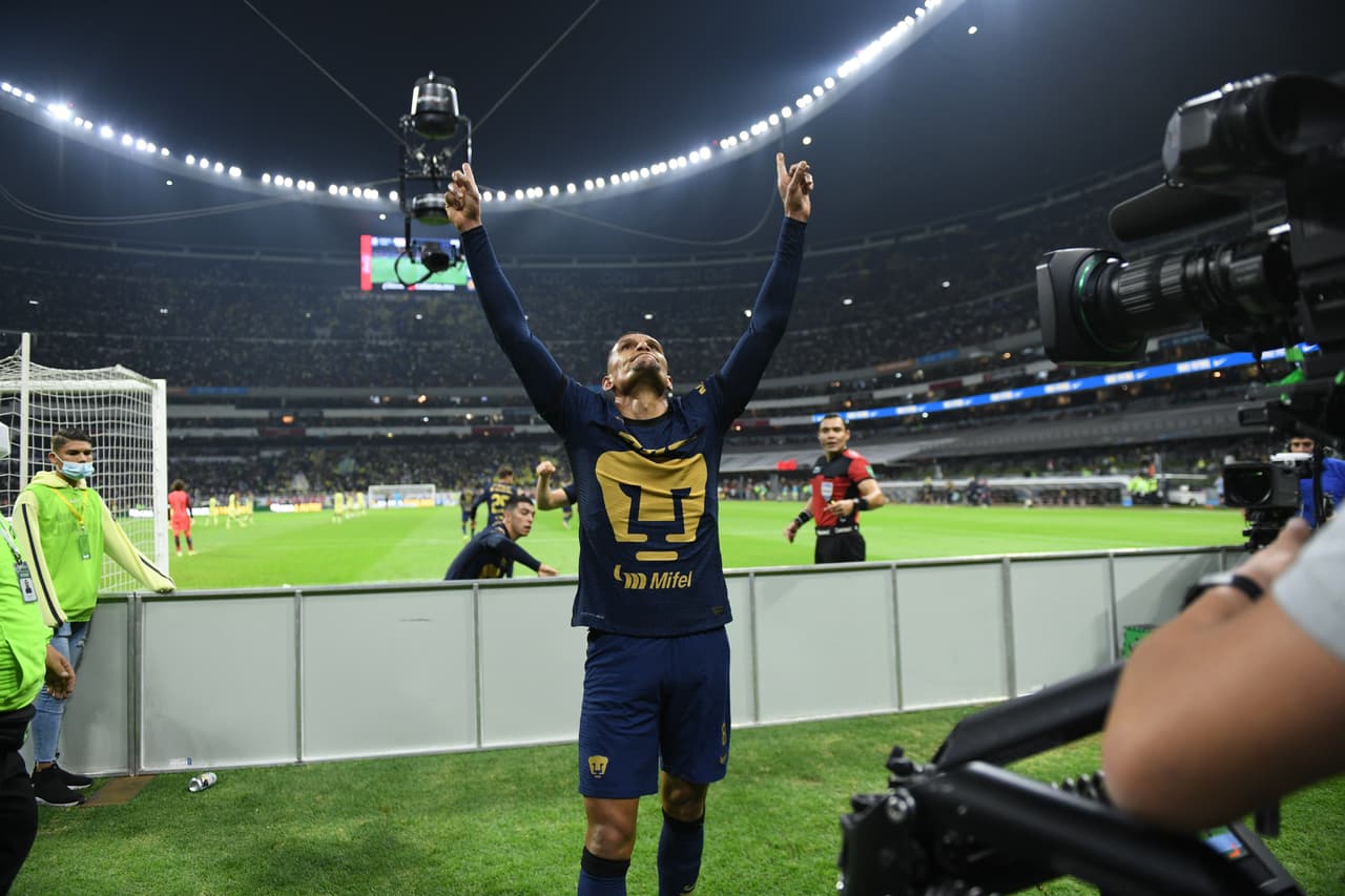 Pumas vence al América y vuelve a ganar en el Azteca desde 2015