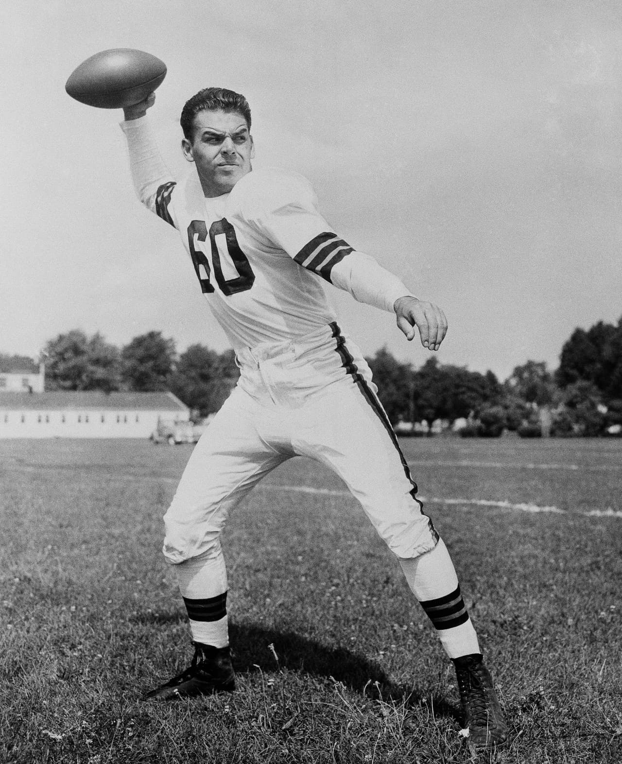 <b>Otto Graham</b> (
<i>Cleveland Browns</i>): 3 veces NFL Champion, 7 veces All-Pro (Más que ningún QB en la historia de NFL), 5 veces Pro Bowler.