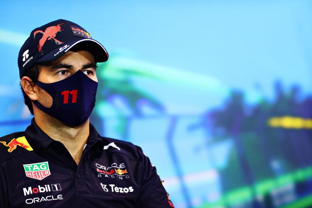 ¿Mano a mano con Hamilton? Checo fue directo sobre el inglés