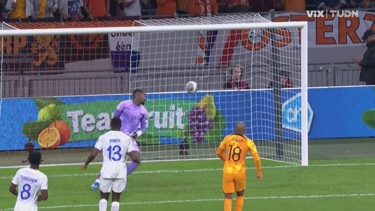 ¡Cerca del 'oso'! Maignan casi regala el tanto del empate