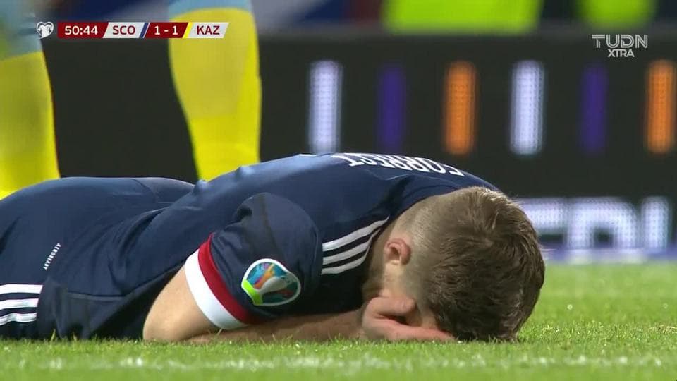 Tiro desviado de James Forrest