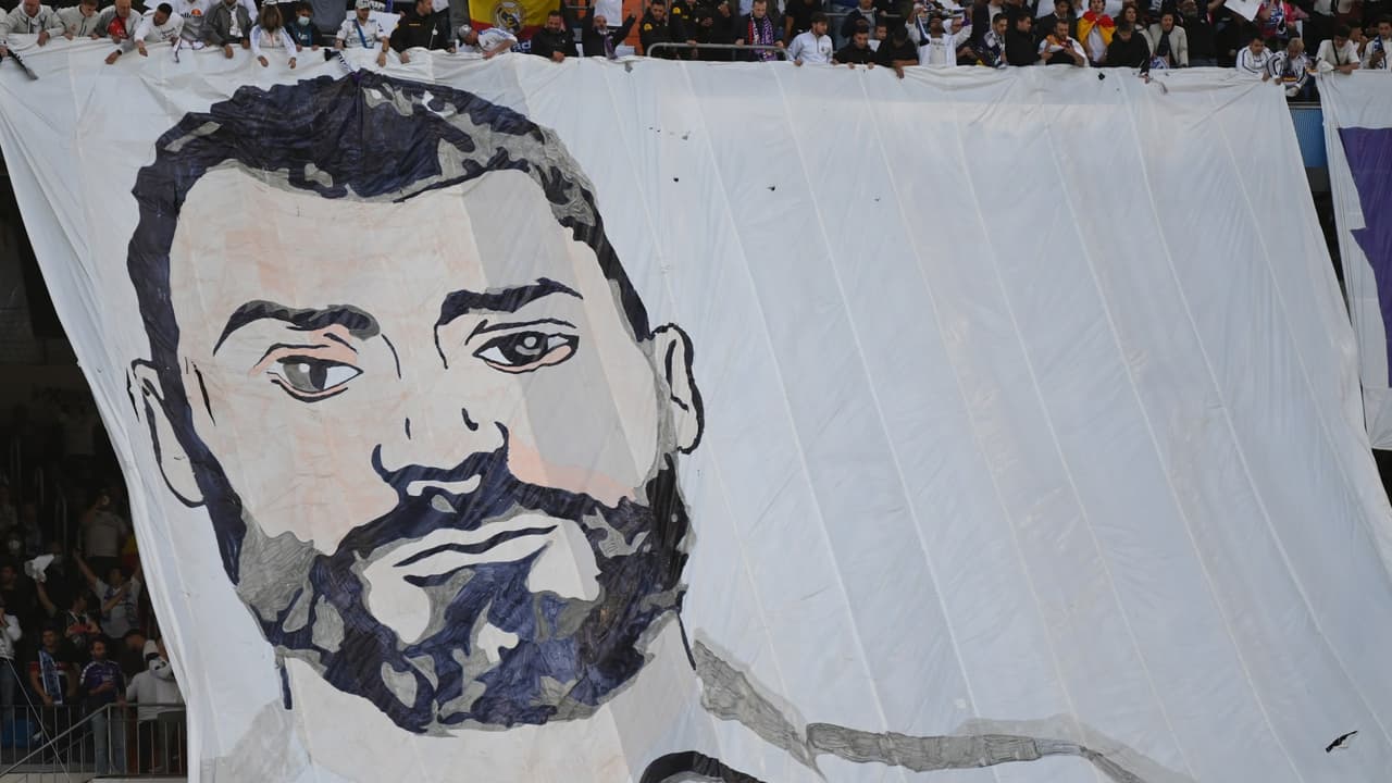 Benzema aparece en tifo del Real Madrid y desata la polémica