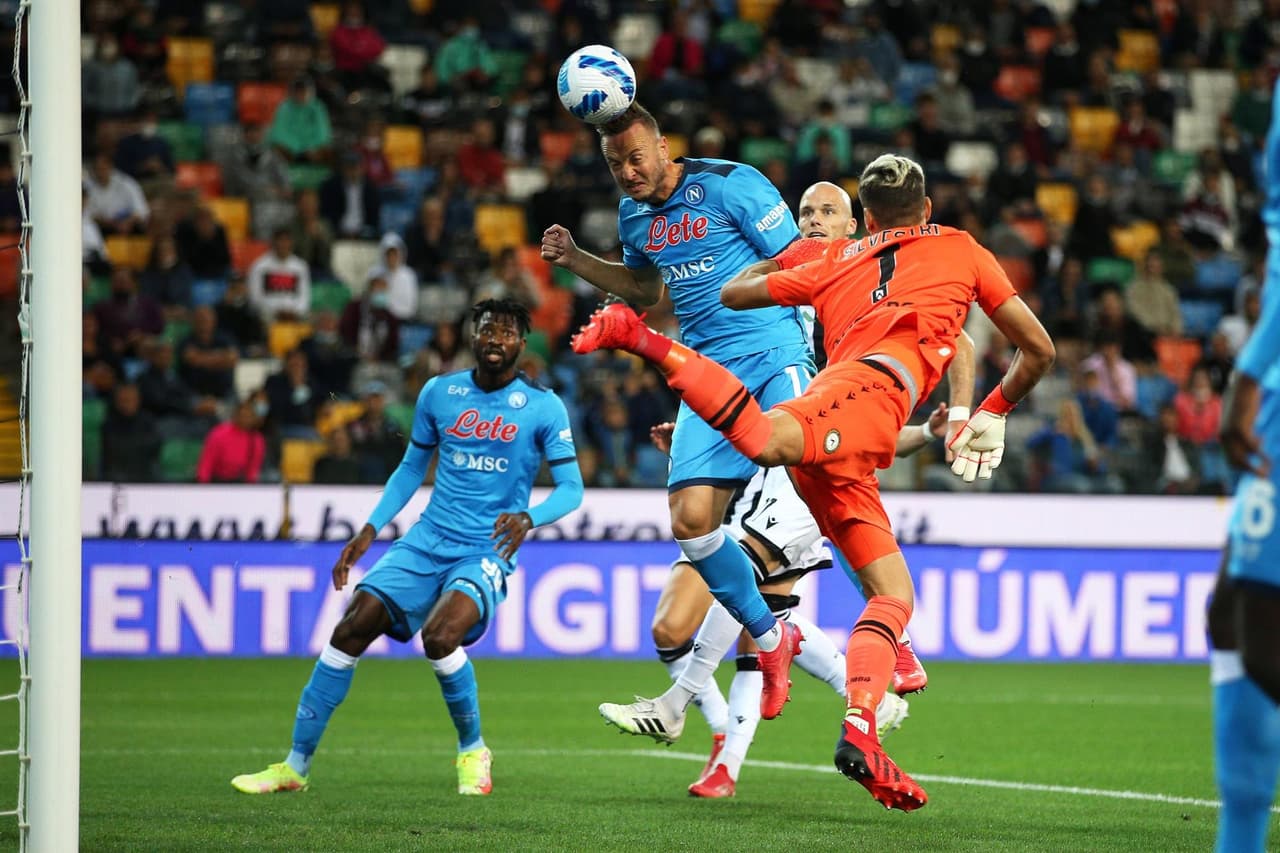 El Napoli golea al Udinese 4-0 al cierre de la cuarta jornada en la Serie A. Las anotaciones de la escuadra dirigida por Spalleti fueron por Victor Osimhen, Amir Rrahmani, Kalidou Koulibaly y el mexicano Hirving Lozano, quien ingresó al minuto 71' del encuentro.