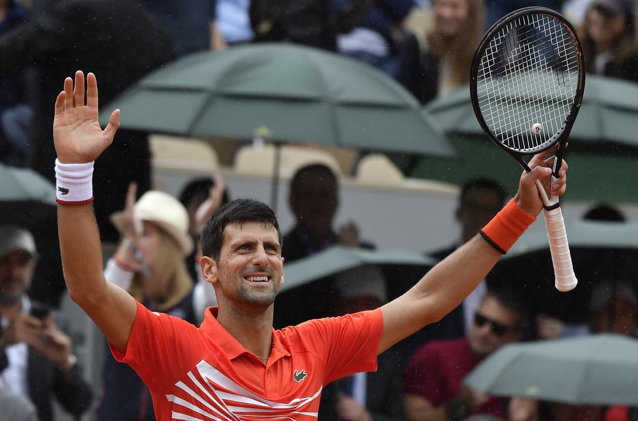 Novak Djokovic aguarda por el ganador entre el italiano Fabio Fognini (9) y el alemán Alexander Zverev (5) como rival en la próxima ronda.
