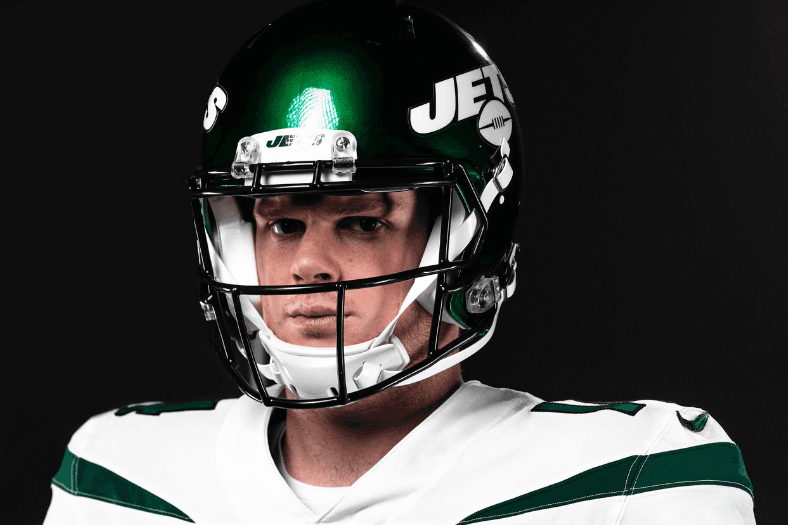 Estos fueron los deslumbrantes uniformes, cascos y colores que anunciaron los New York Jets para la temporada 2019 de la NFL. Se ven increíbles.