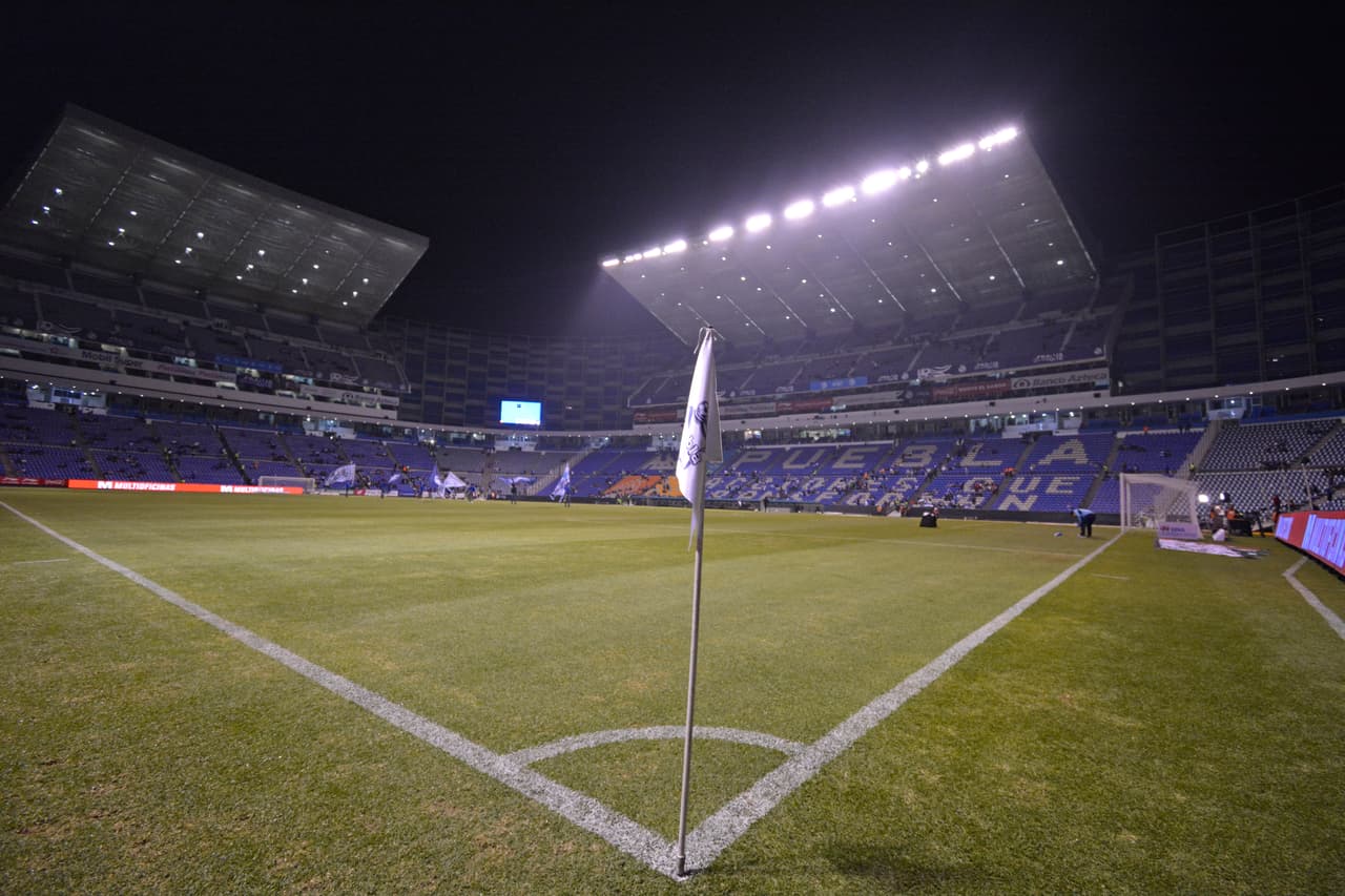 Con su mejor cara el Estadio Cuauhtémoc en la noche del viernes.
