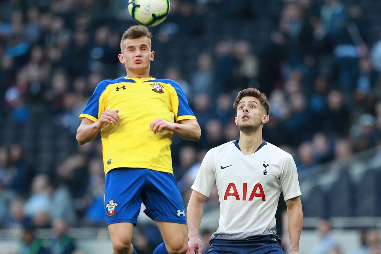 Maurizio Pochettino firma renovación de contrato con Tottenham 