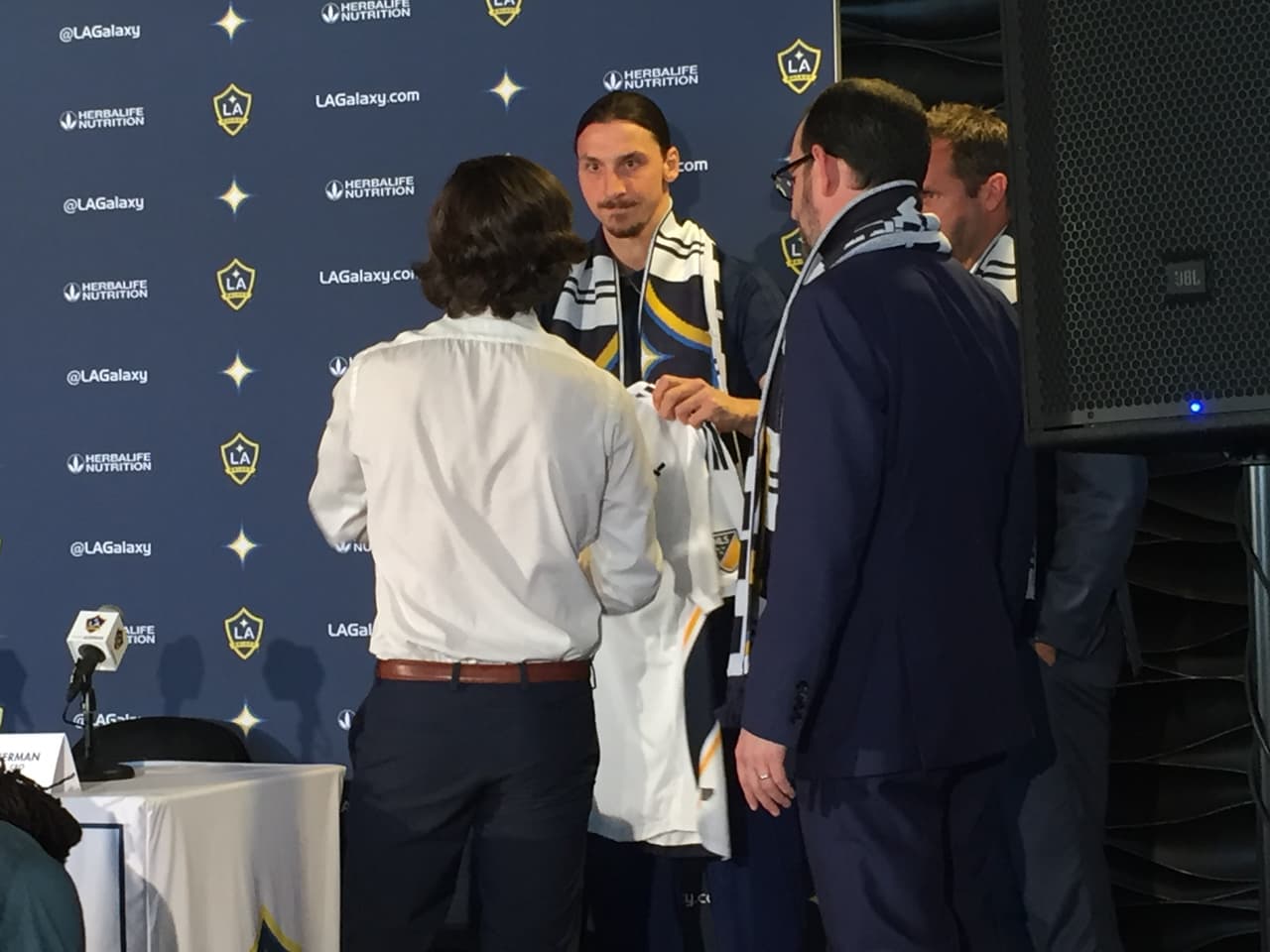 "En el aeropuerto vi muchos mexicanos, no sé si era por mí o por ustedes (los periodistas)".