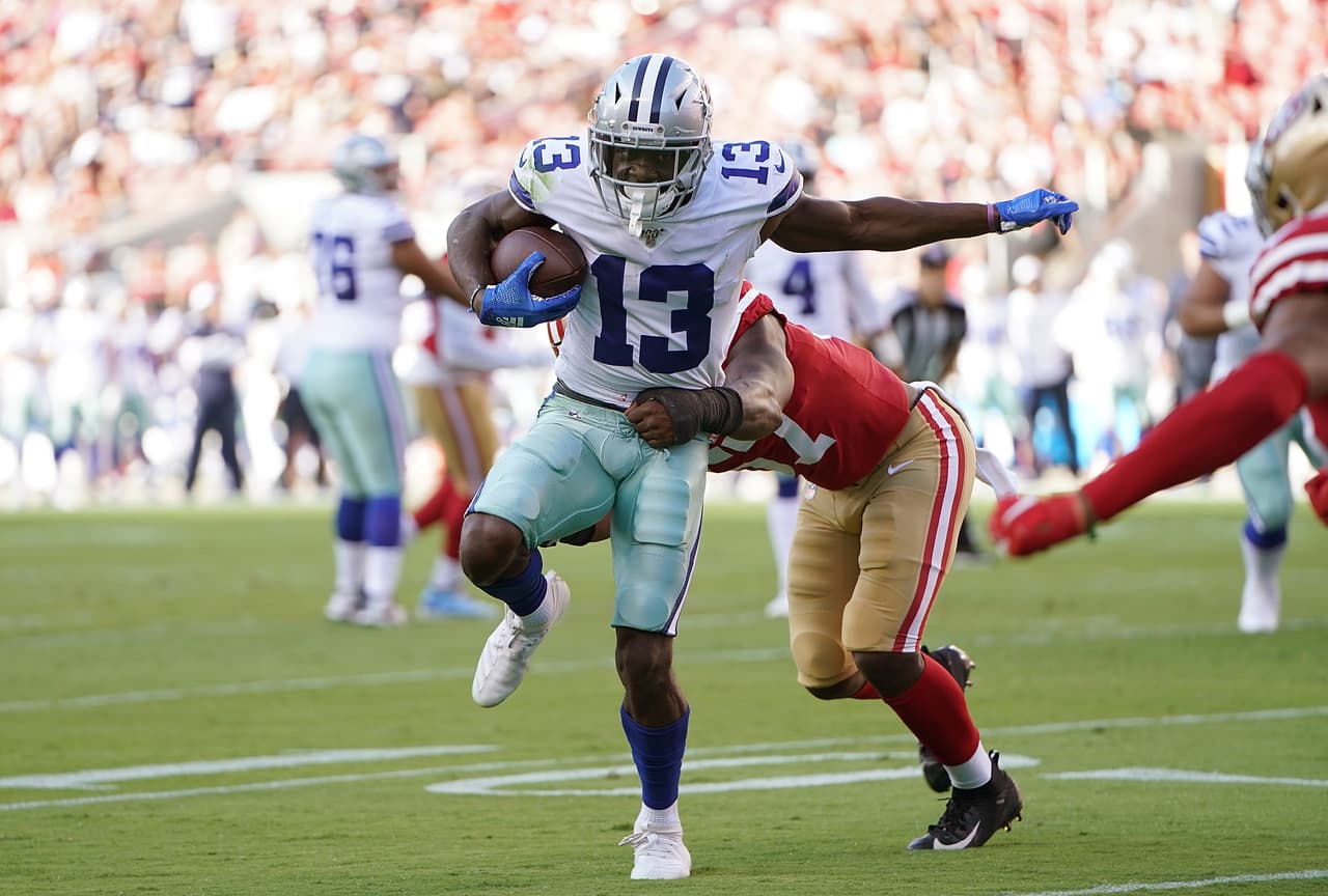 <b>8) Michael Gallup, WR Dallas Cowboys</b>. Si logra establecerse como el segundo receptor del equipo de la estrella solitaria, haciendo una estupenda mancuerna con Amari Cooper, en este su segundo año en la NFL podría romperla y eso significa puntos valiosos.