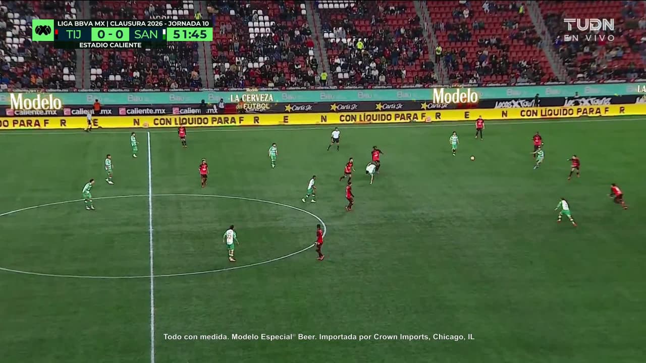 ¡GOL!  anota para Santos Laguna. Ezequiel Bullaude