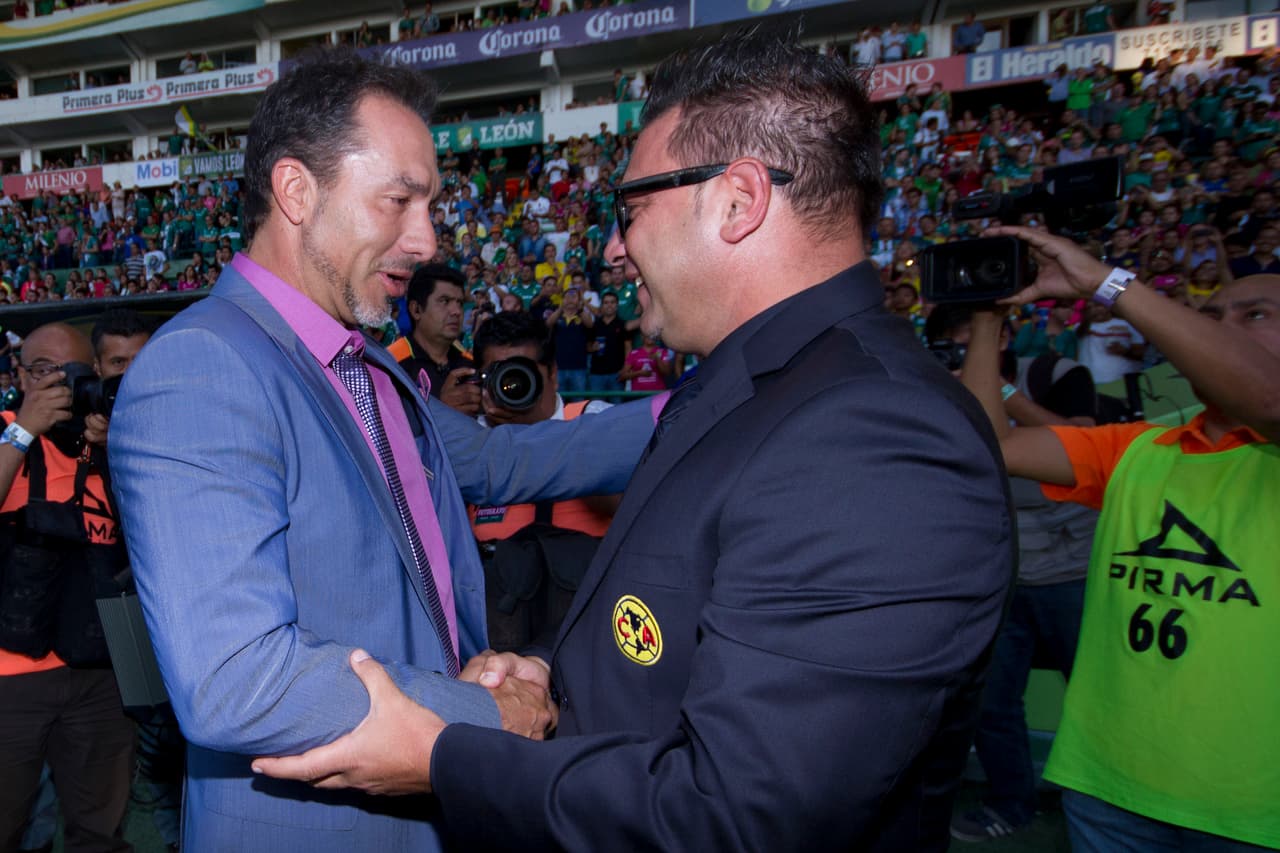 Gustavo Matosas con Antonio 'el Turco' Mohamed, a quien supliría en el América un torneo más tarde.