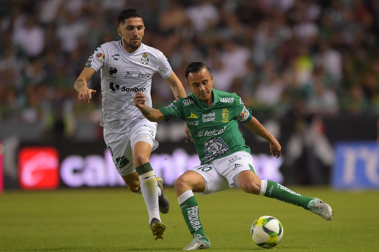 La escuadra esmeralda se mostraba cómoda en el terreno de juego y manejaba a placer la posesión del esférico.