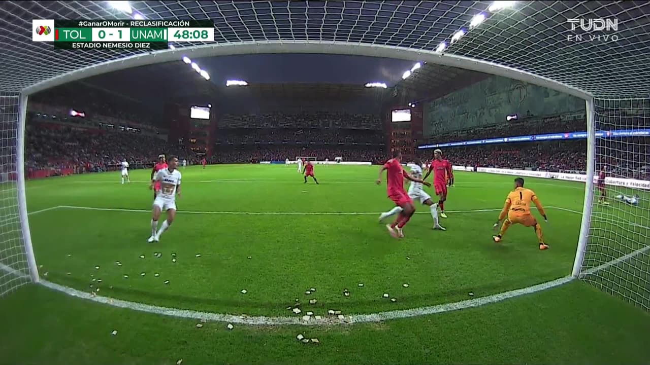 ¡TIRO ATAJADO! disparo por Sebastián Saucedo.