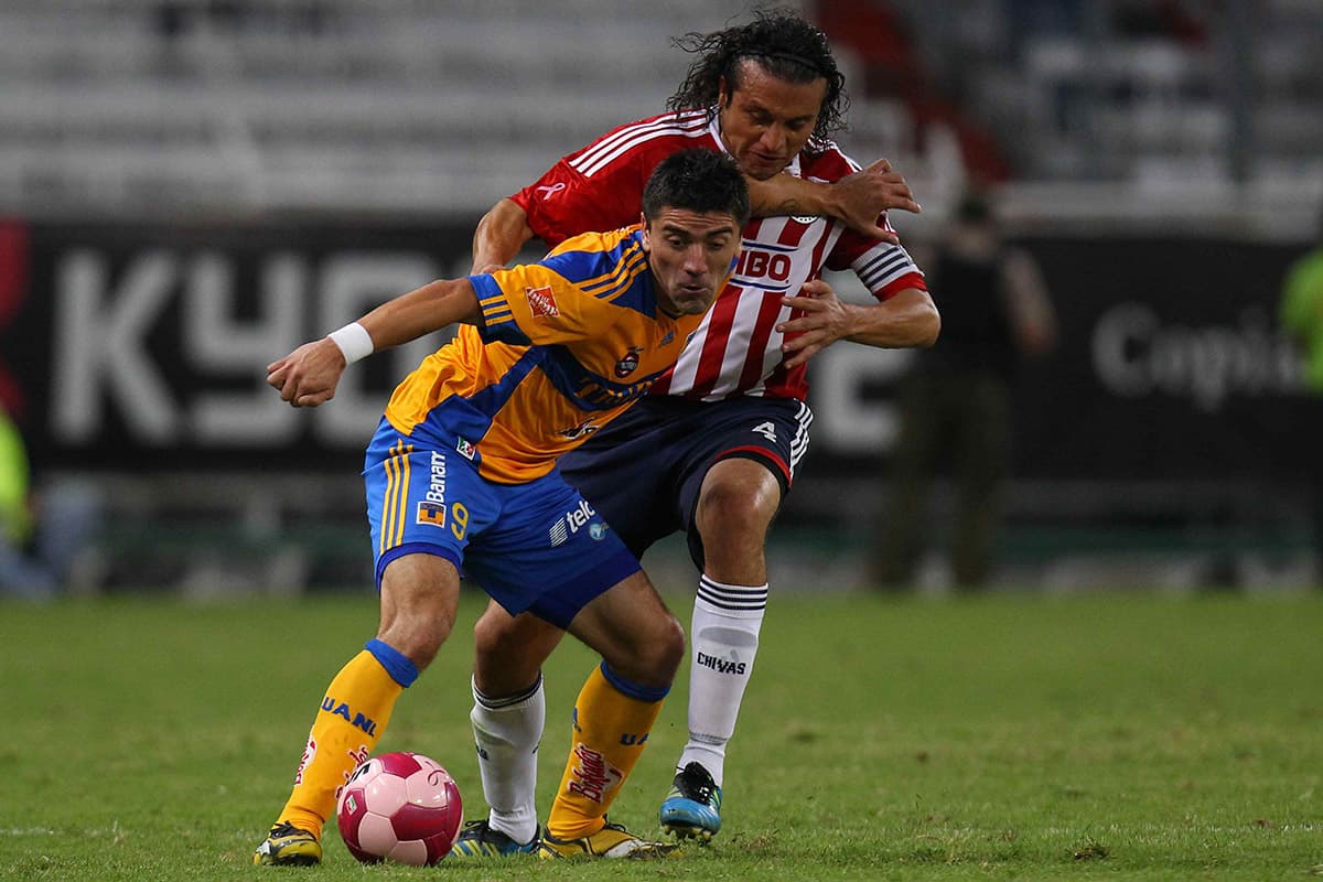Aunque ya contaba con el Estadio Omnilife, Chivas jugó cinco partidos del Apertura 2011 en el Estadio Jalisco, ya que su nueva casa era sede de los partidos de fútbol de los Juegos Panamericanos.
