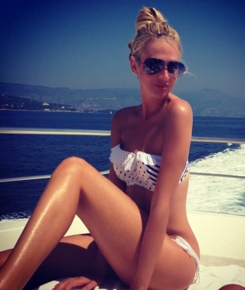 La bella modelo y presentadora rusa ya espera con ansías el próximo mundial de fútbol que se disputará en su país. Victoria es una de las chicas más sexys de Rusia y ha aparecido en revistas para caballeros en varias ocasiones.