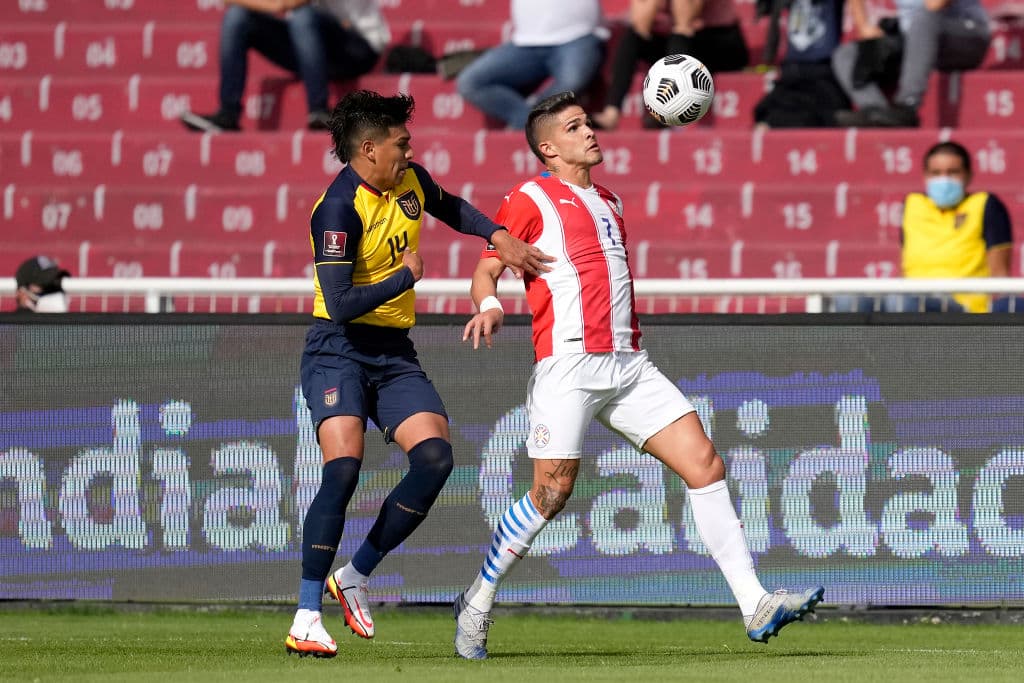 Con goles sobre la hora de Félix Torres y Michael Estrada, Ecuador vence a Paraguay en casa y llegan a 12 puntos.
