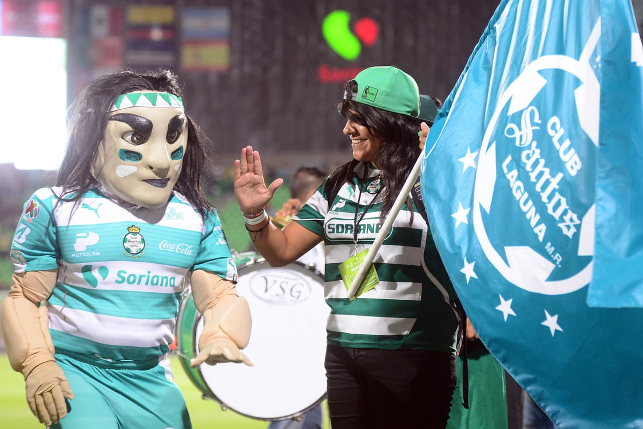 El colorido de la afición en la Jornada 5