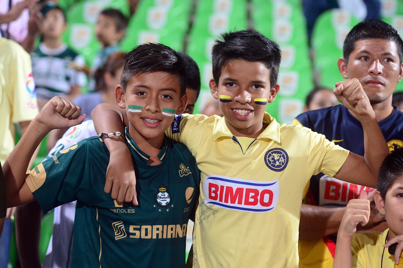 El colorido de la afición en la Jornada 5