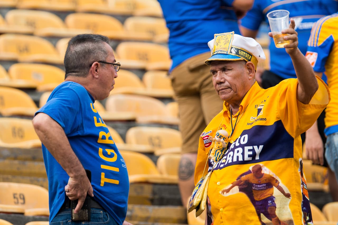 El colorido de la afición en la Jornada 5